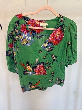 Maeve by Anthropologie Green Floral V-Neck Button-Accent Wrap Blouse size 4
